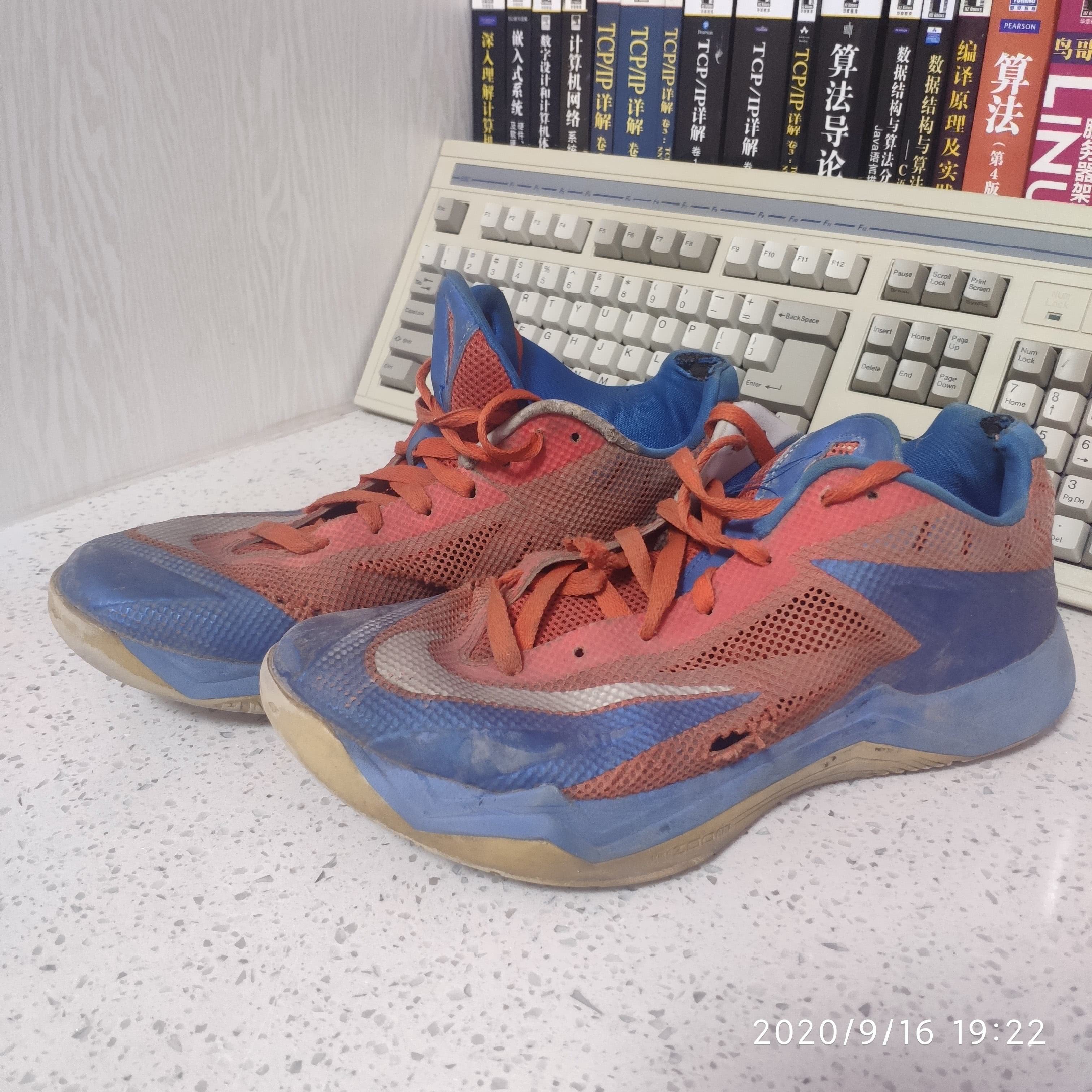 Outdoor training shoe