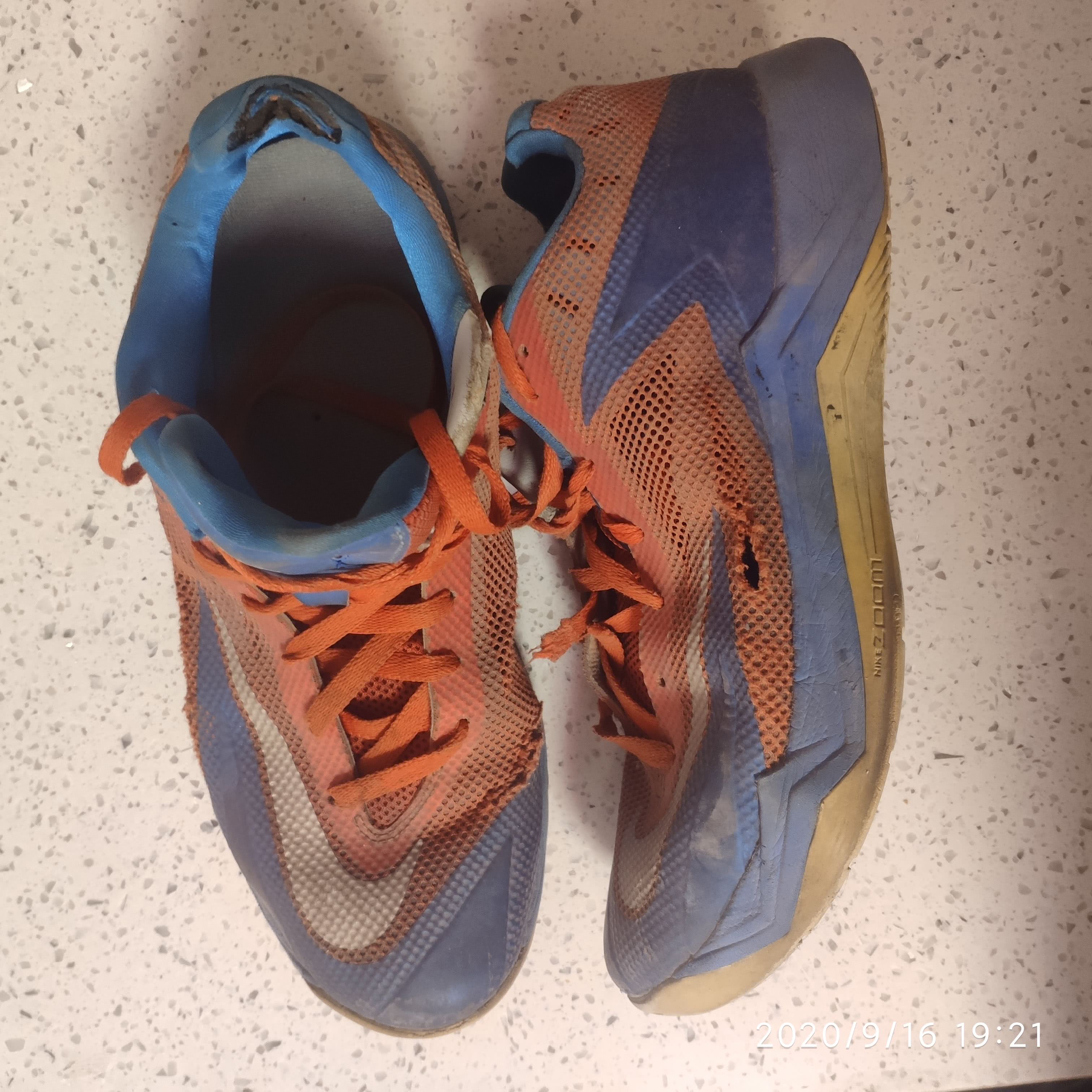 Outdoor training shoe