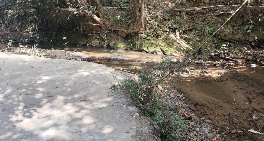 The surroundings were not exactly ideal