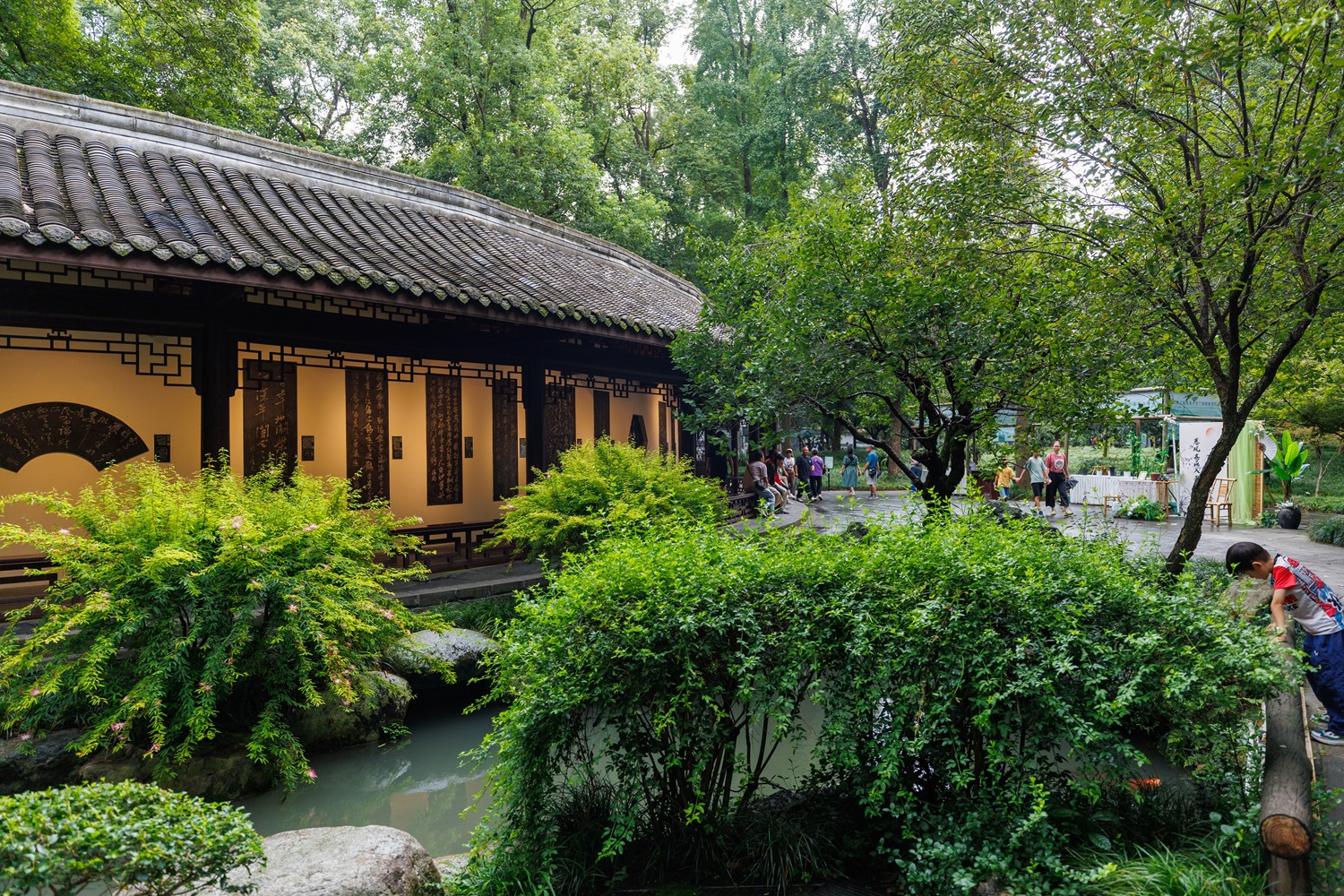 Garden view at Du Fu Thatched Cottage
